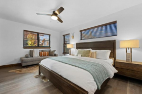 Fantastic Views Two Large Patios Private Jacuzzi and Indoor Outdoor Fireplace